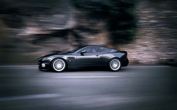  Aston Martin V12 Vanquish S 