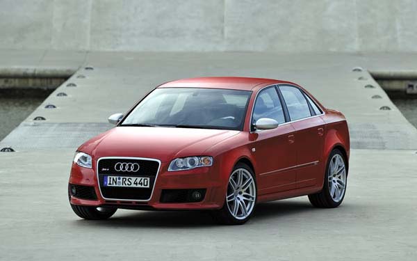  Audi RS4 