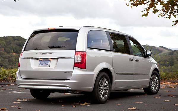 Chrysler Town & Country (2011-2016)  #2