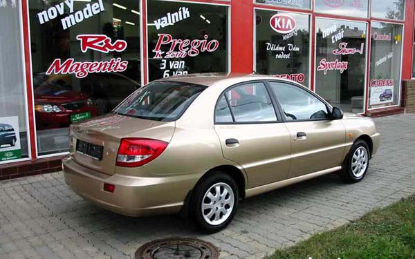  Kia Rio Sedan  (2003-2005)