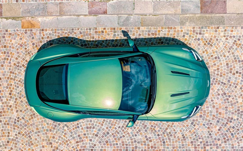  Aston Martin DB12 