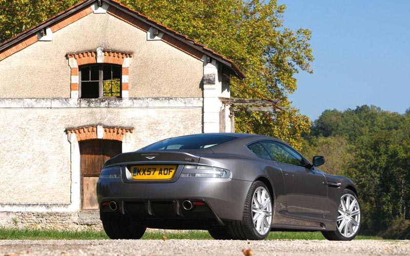  Aston Martin DBS 