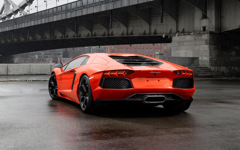  Lamborghini Aventador 