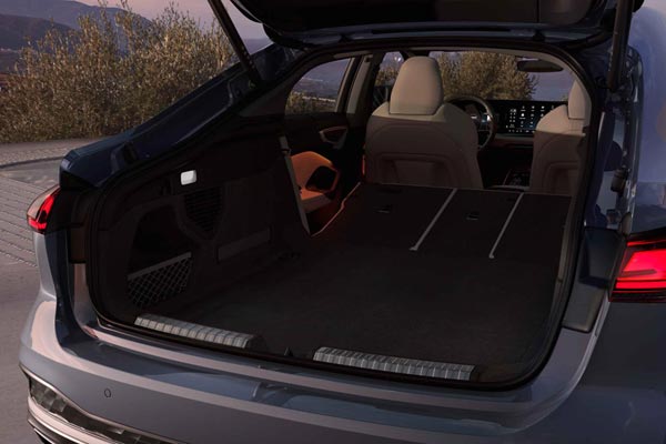 Интерьер салона Audi A5