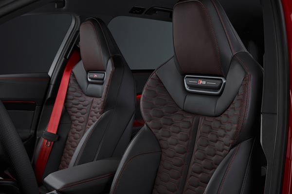 Интерьер салона Audi RS5 Avant