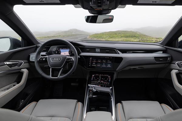   Audi Q8 Sportback e-tron