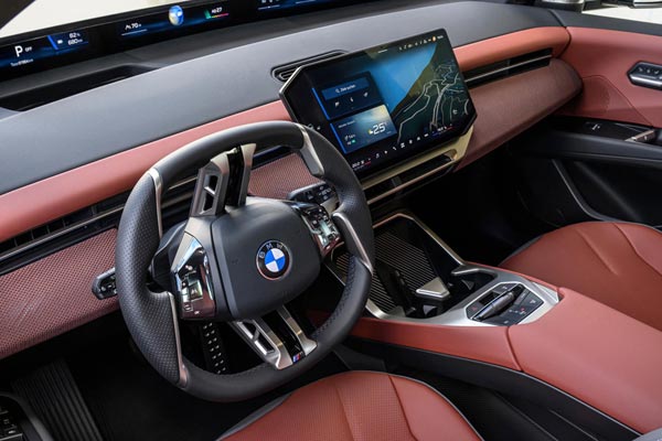 Интерьер салона BMW iX3