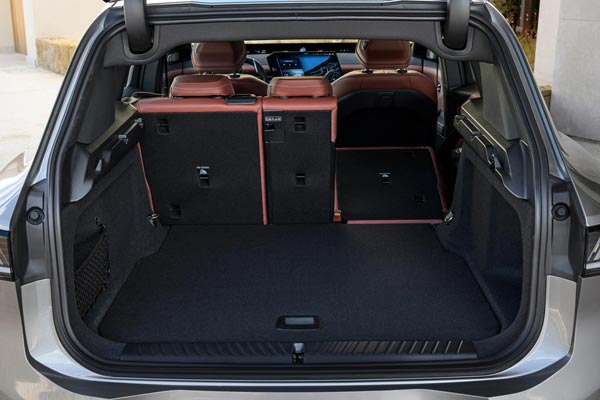 Интерьер салона BMW iX3