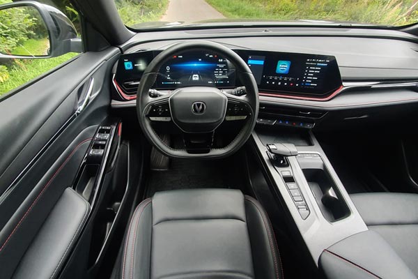 Интерьер салона Changan CS35 Max