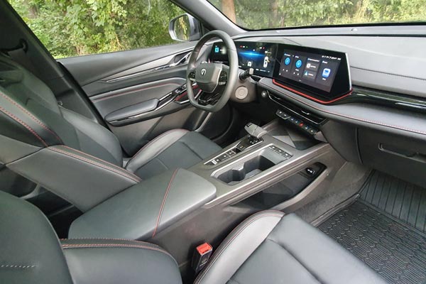 Интерьер салона Changan CS35 Max