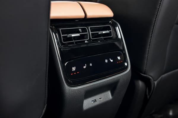 Интерьер салона Chery Tiggo 9