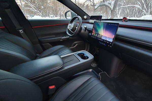 Интерьер салона Exeed Exlantix ET