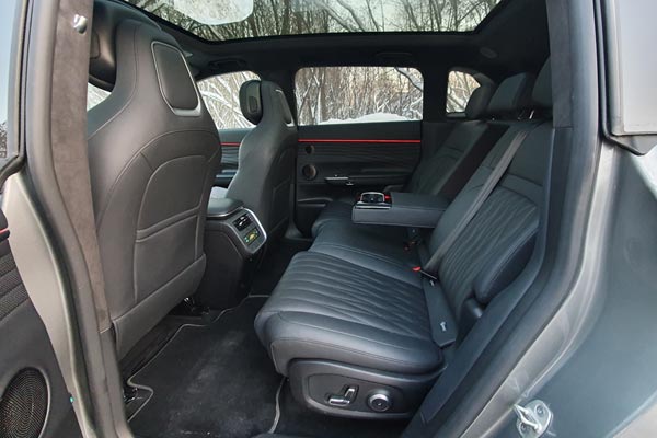 Интерьер салона Exeed Exlantix ET