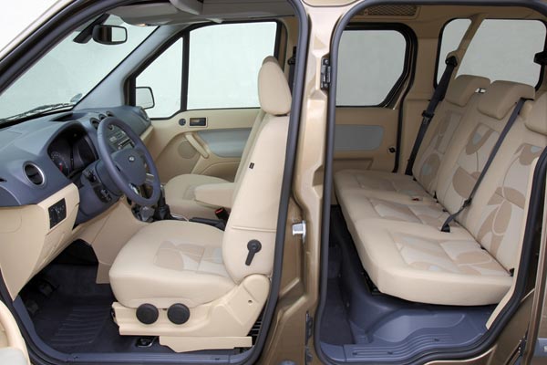 Интерьер салона Ford Tourneo Connect