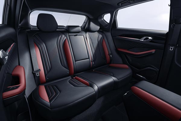 Интерьер салона Geely Coolray