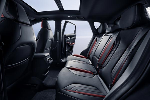 Интерьер салона Geely Coolray
