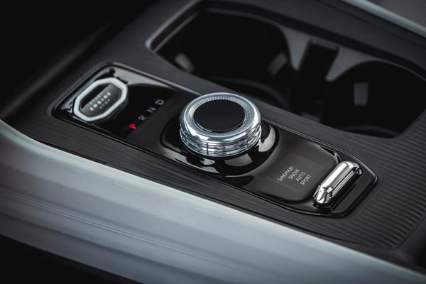 Интерьер салона Jeep Cherokee