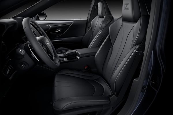 Интерьер салона Lexus ES