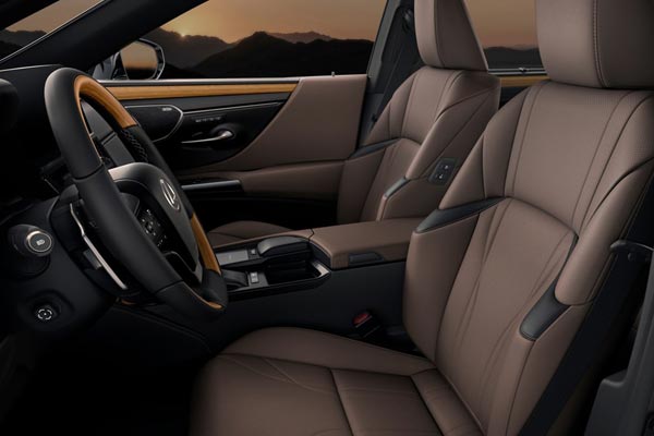 Интерьер салона Lexus ES