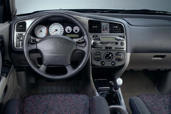   Nissan Primera Hatchback