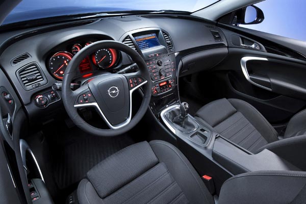  Opel Insignia Hatchback