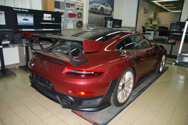  :        Porsche - 4