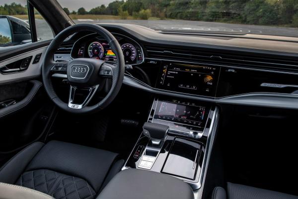 Audi      Q7 - 1
