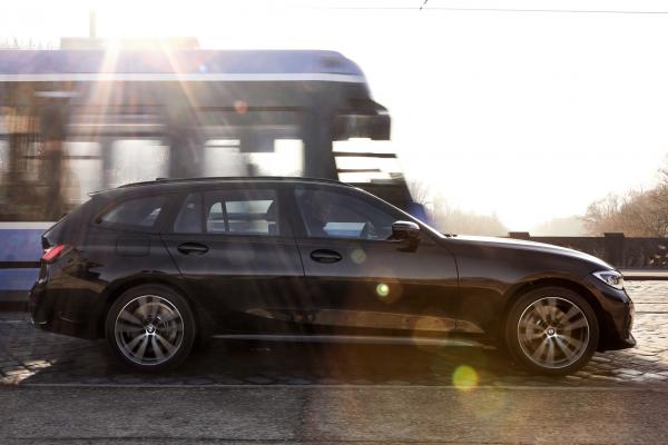 BMW 3-Series Touring    - 1