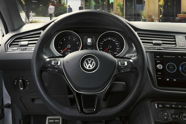 VW Tiguan:     - 1