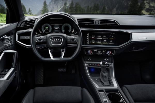 Audi Q3    - 1