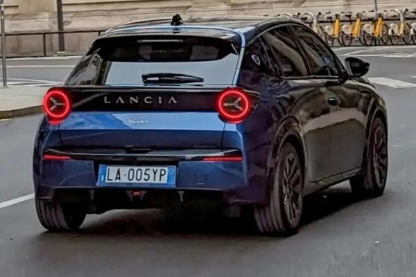  Lancia Ypsilon ""   - 1