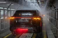 Каждый автомобиль проходит испытания в дождевой камере