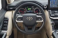 - Toyota Land Cruiser 300 - 9