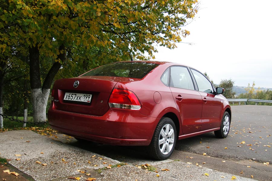 VW Polo sedan вишня