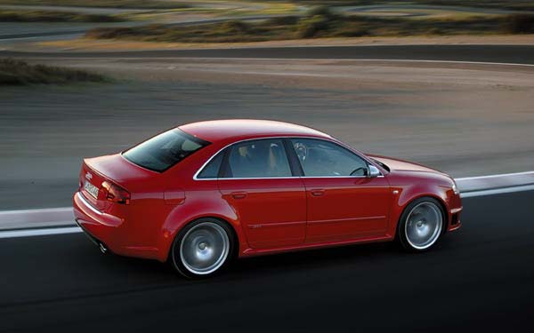  Audi RS4 