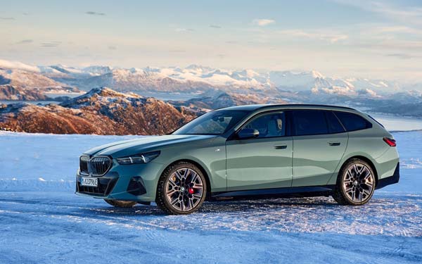 BMW i5 Touring 2024...