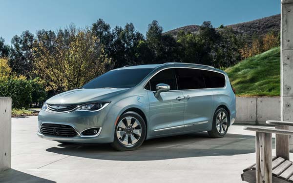 Chrysler Pacifica (2016-2020) Фото #11