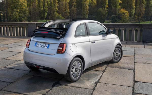 FIAT 500C 2025...