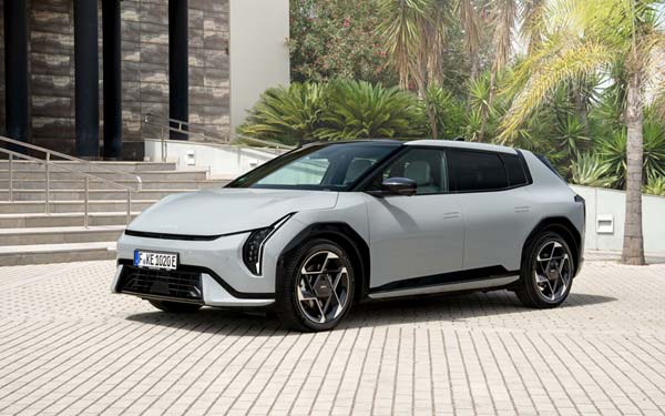Kia EV4 2025...
