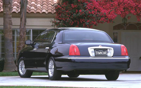  Lincoln Town Car  (1997-2002)