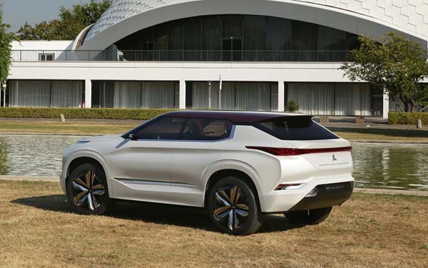 Митсубиши готовится показать GT-PHEV Concept