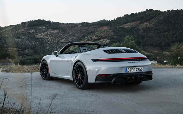 Porsche 911 GTS Cabrio 2024...