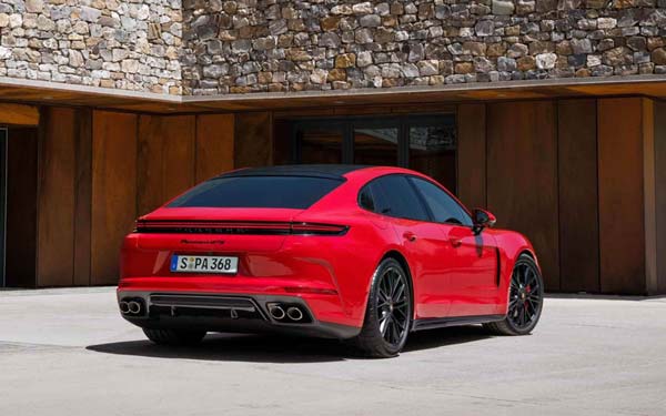 Porsche Panamera GTS 2024...