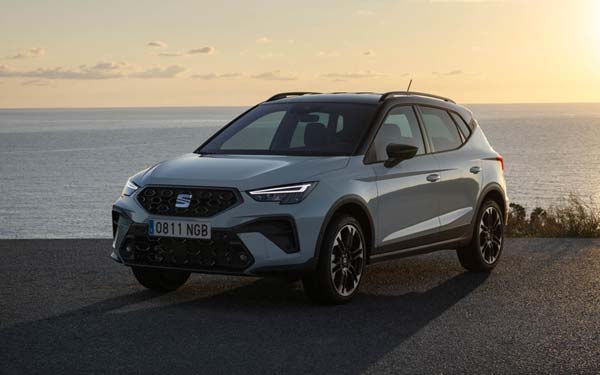 SEAT Arona 2025...