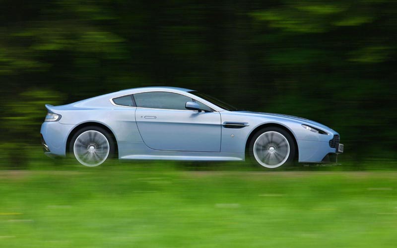  Aston Martin V12 Vantage 