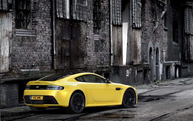 Фото Aston Martin V12 Vantage S 