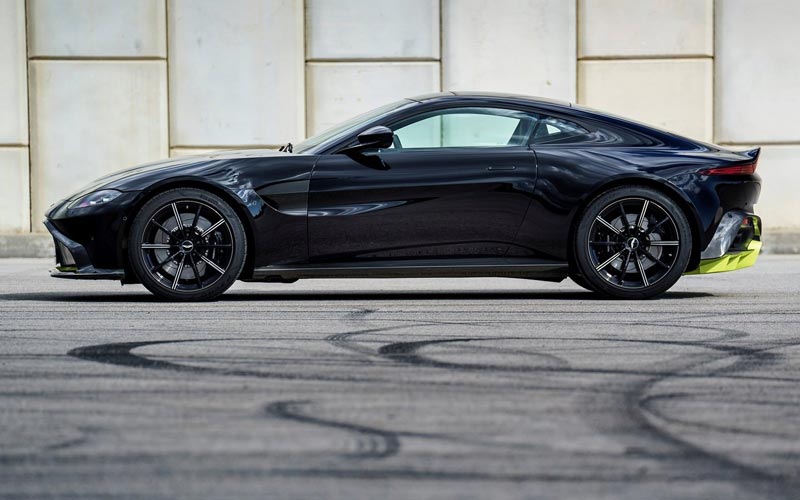 Фото Aston Martin V8 Vantage 