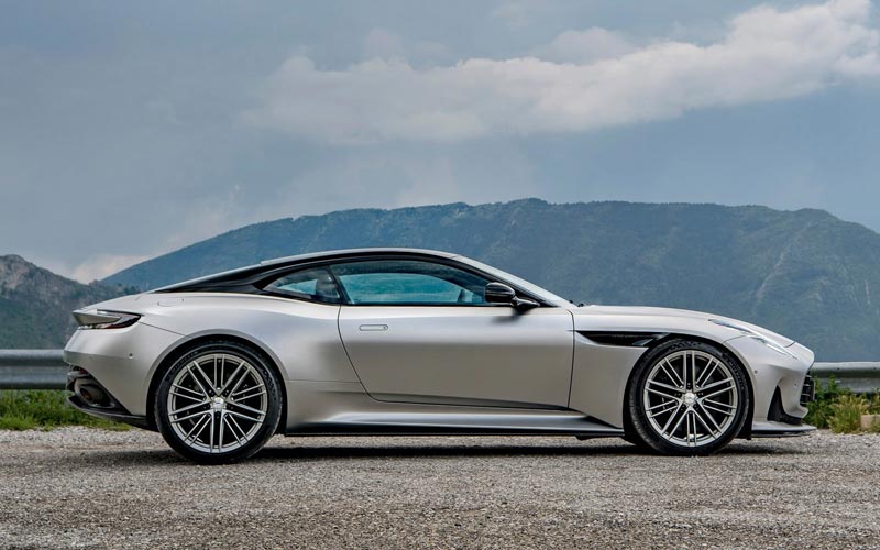  Aston Martin DB12 