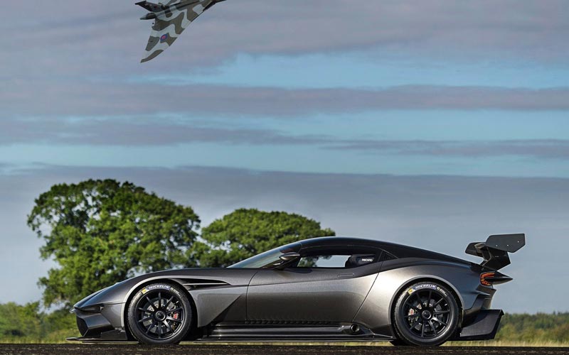 Фото Aston Martin Vulcan 