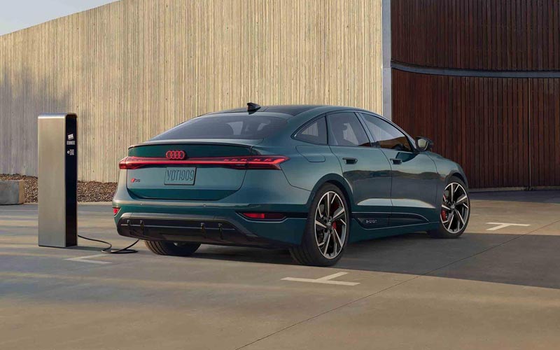  Audi S6 e-tron 